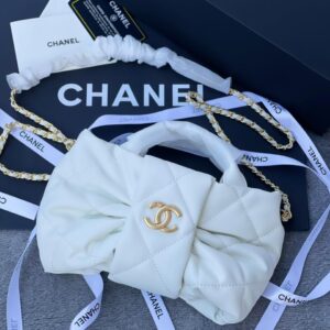 Chanel white  handbag for ladies