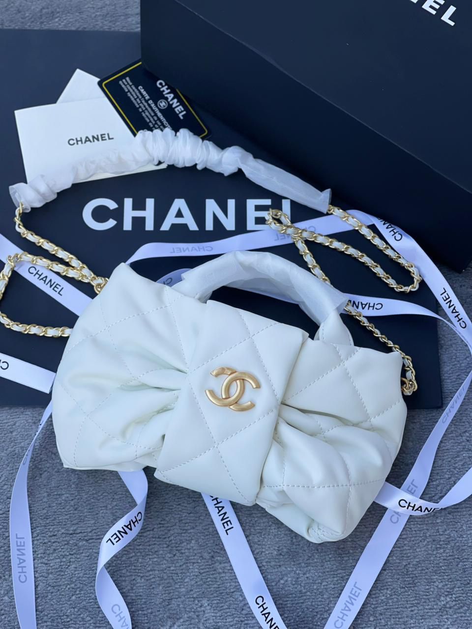 Chanel white handbag for ladies